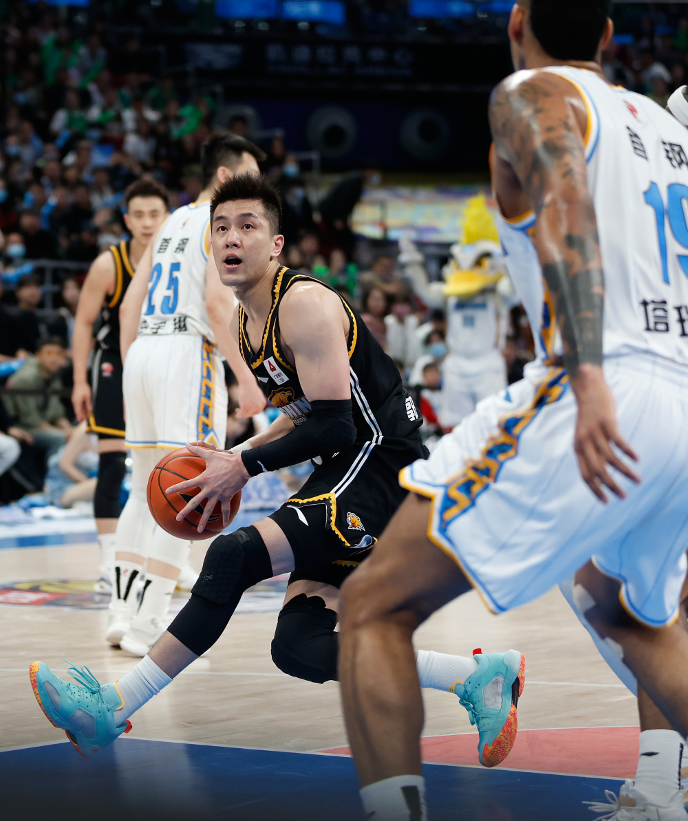 贝博下载 -关于CBA季后赛冲刺阶段再迎强敌，辽宁本钢调整名单，主帅态度：震撼外界，临场指挥获称赞的信息